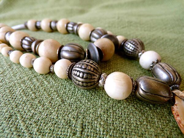 Collier 10 Tiaré par R by L - Vue 2